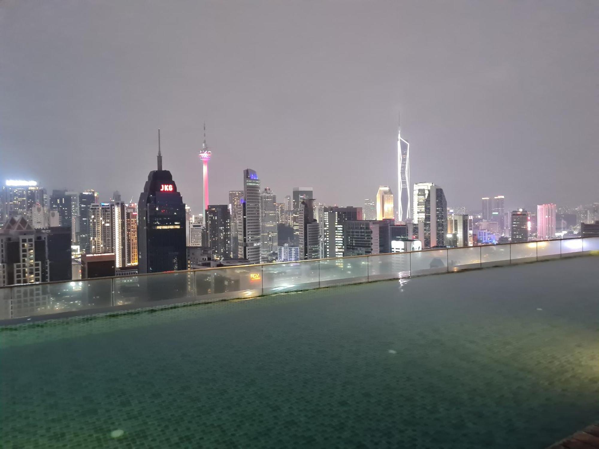 Apartment Regalia Skypool 969 *