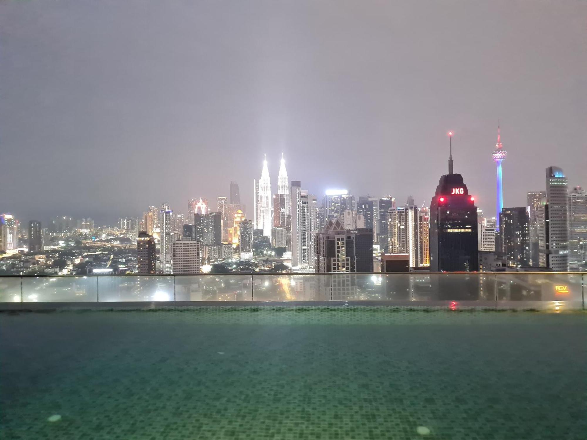 Apartment Regalia Skypool 969 *